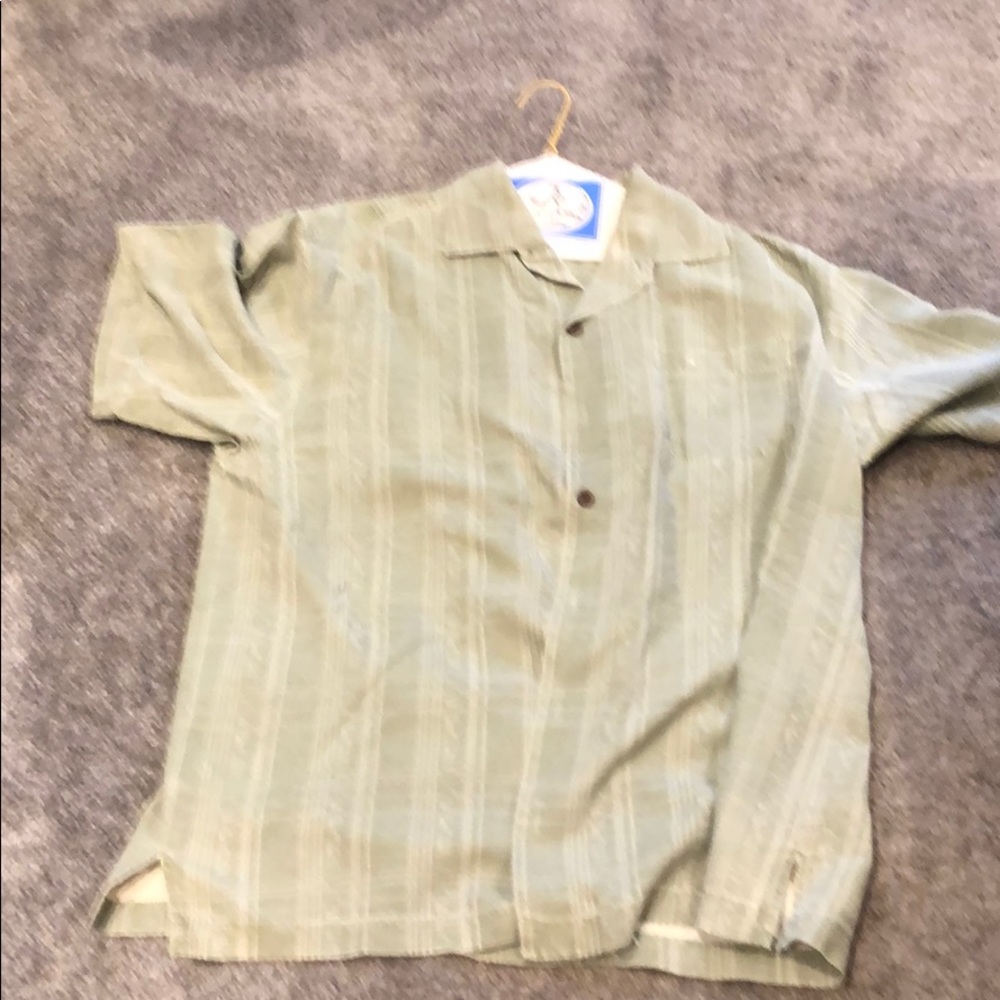 Men’s Tommy Bahama shirt